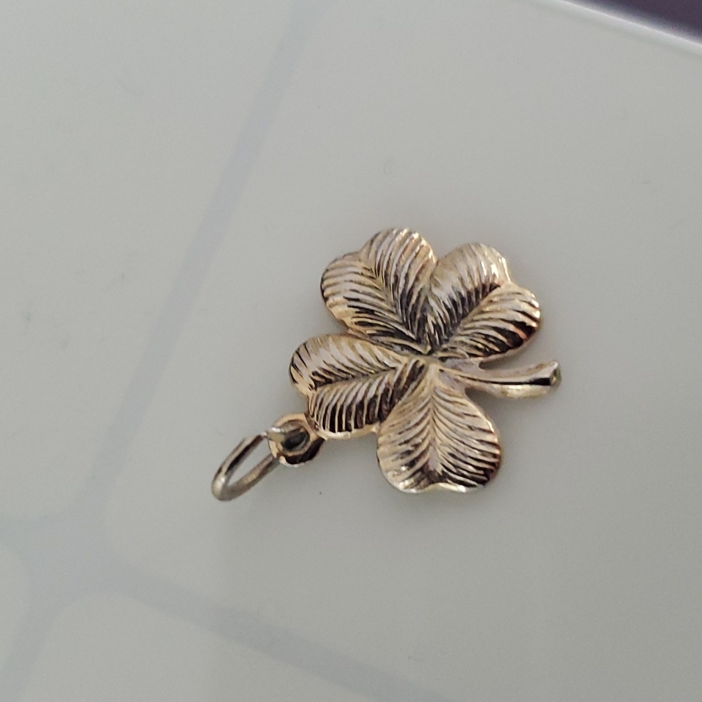 4 Leaf Clover Charm